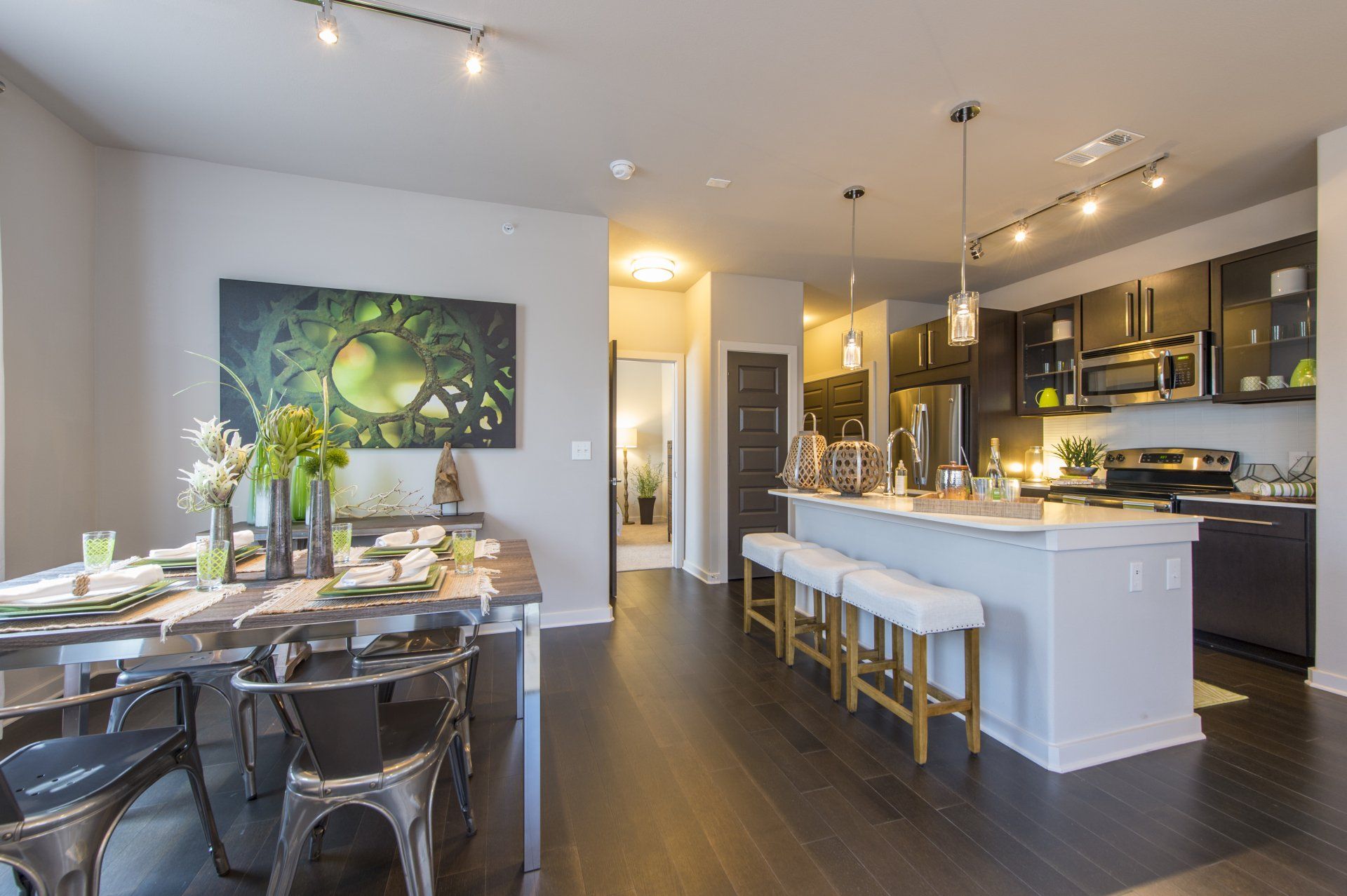 Kitchen and Dining Area | Elite 99