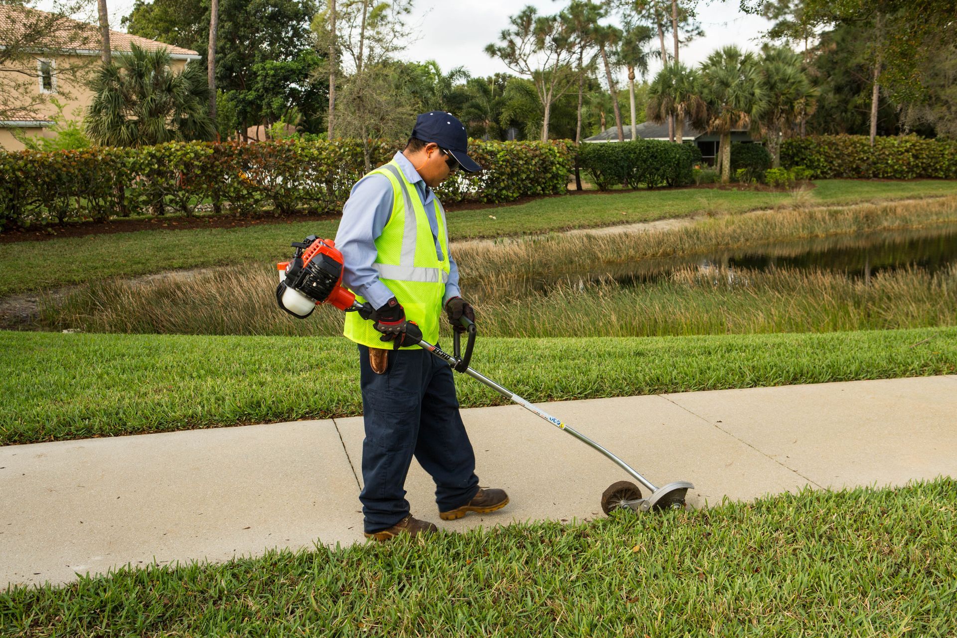 Man Using Echo Edger