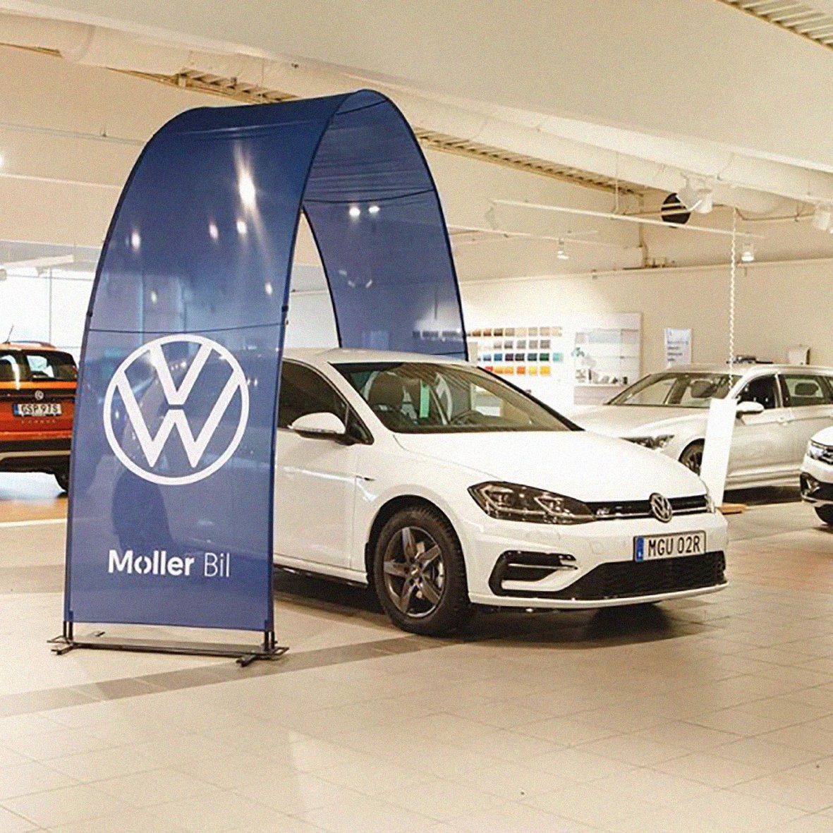 Branded Bannerbow Arch