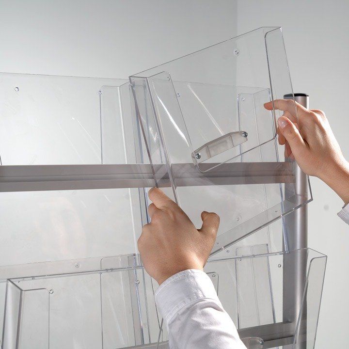 Clip on pockets for brochure islands