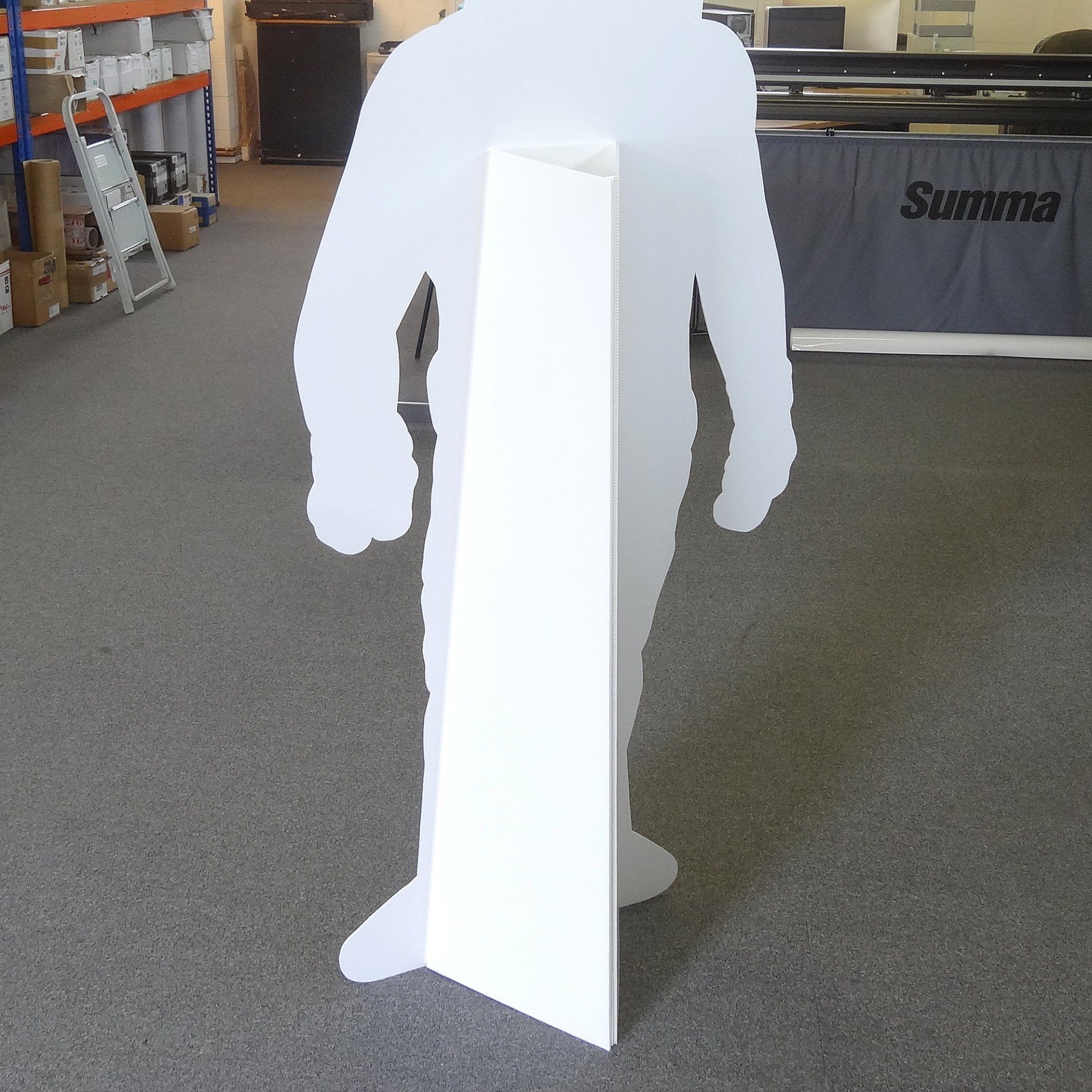 freestanding strut display