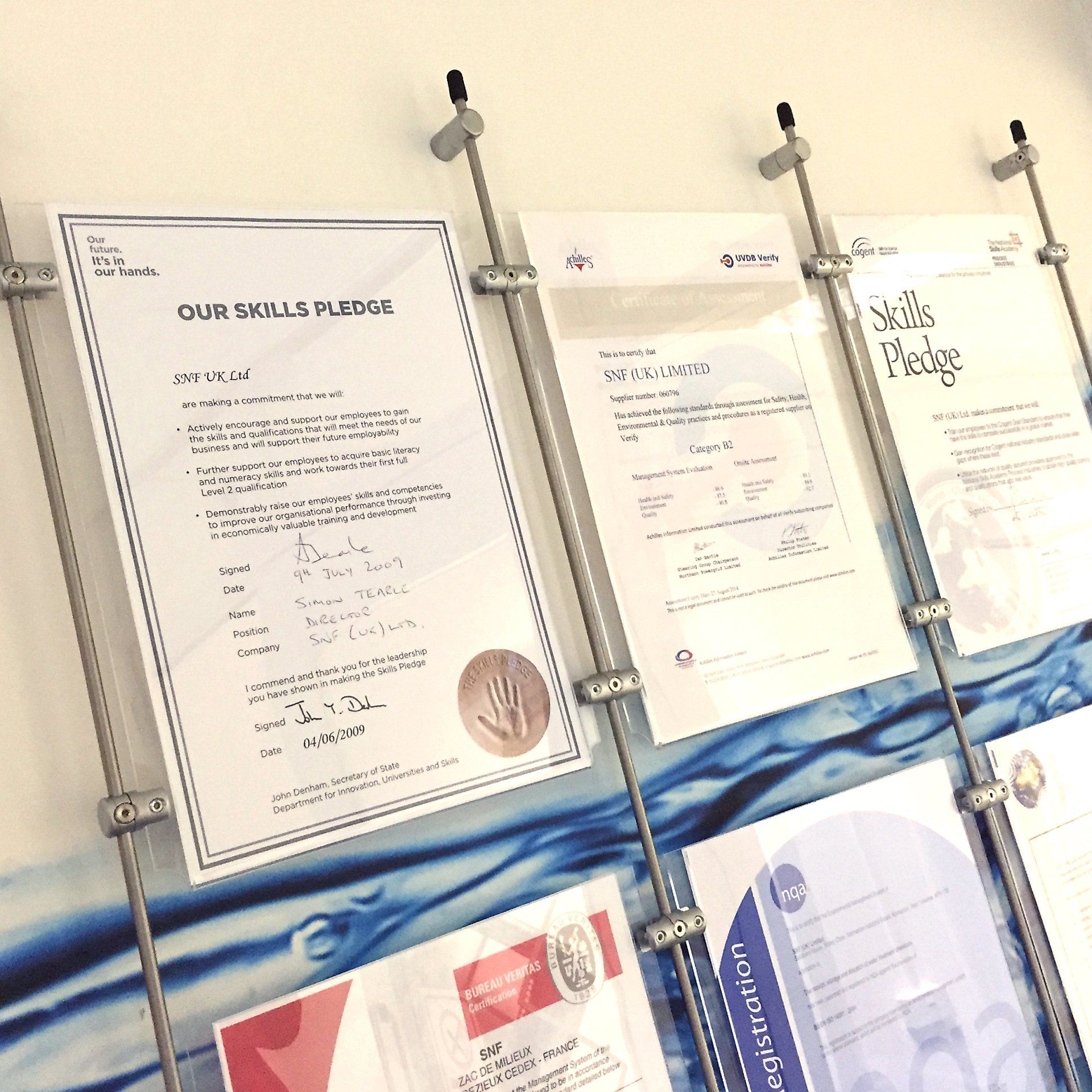 Cable and Rod Wall Displays