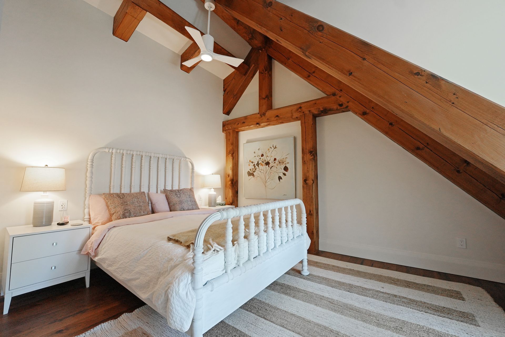 A bedroom with two bunk beds and lots of windows.