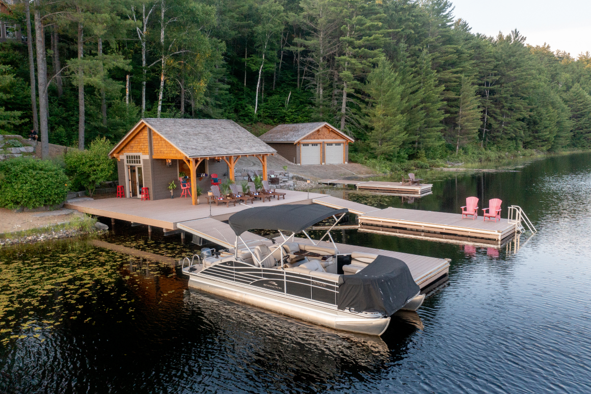 A boat is docked at a dock on a lake.