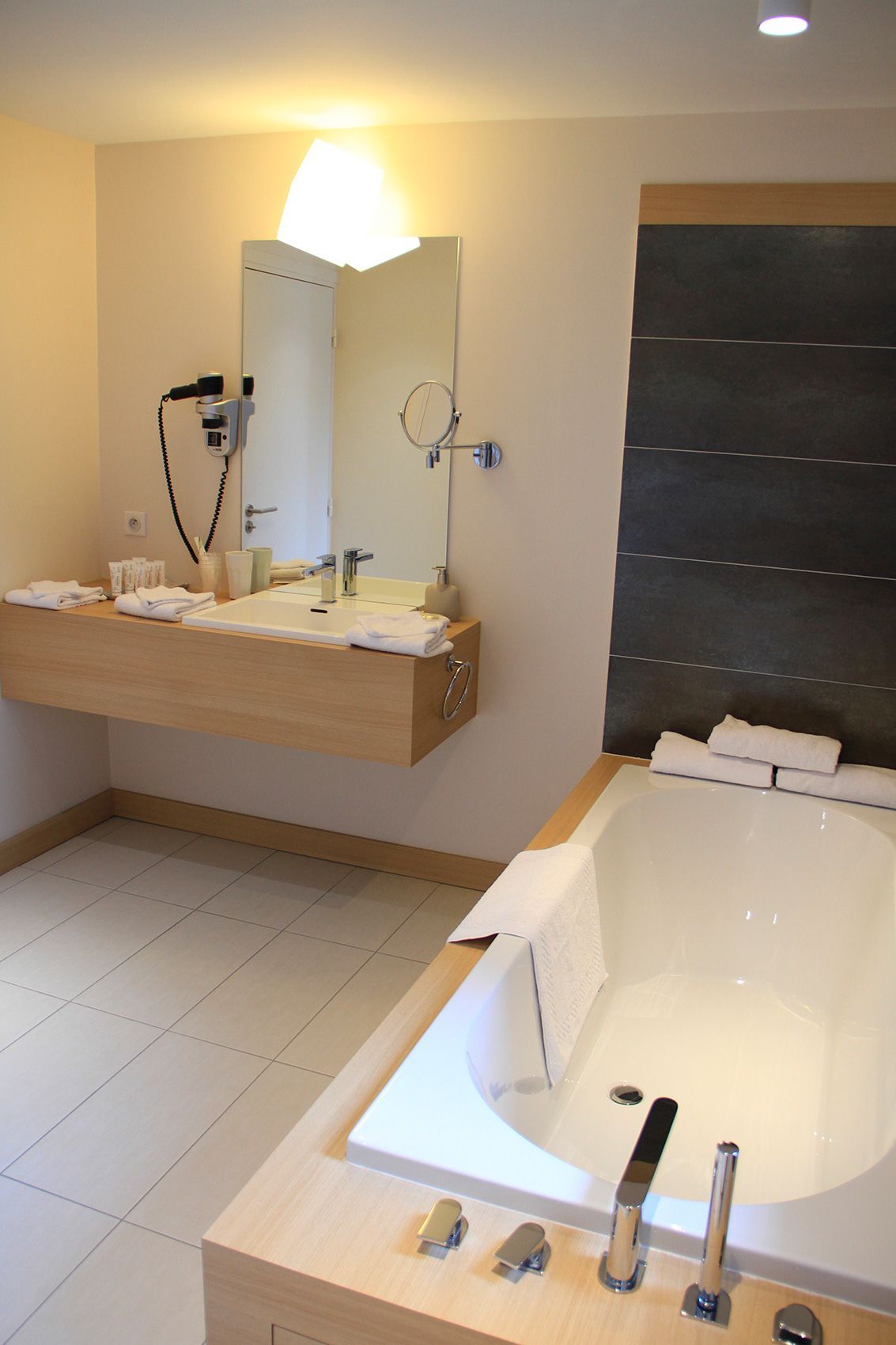 Chambre privilège Coquelicot proposée à l'hôtel restaurant situé en Val de Loire