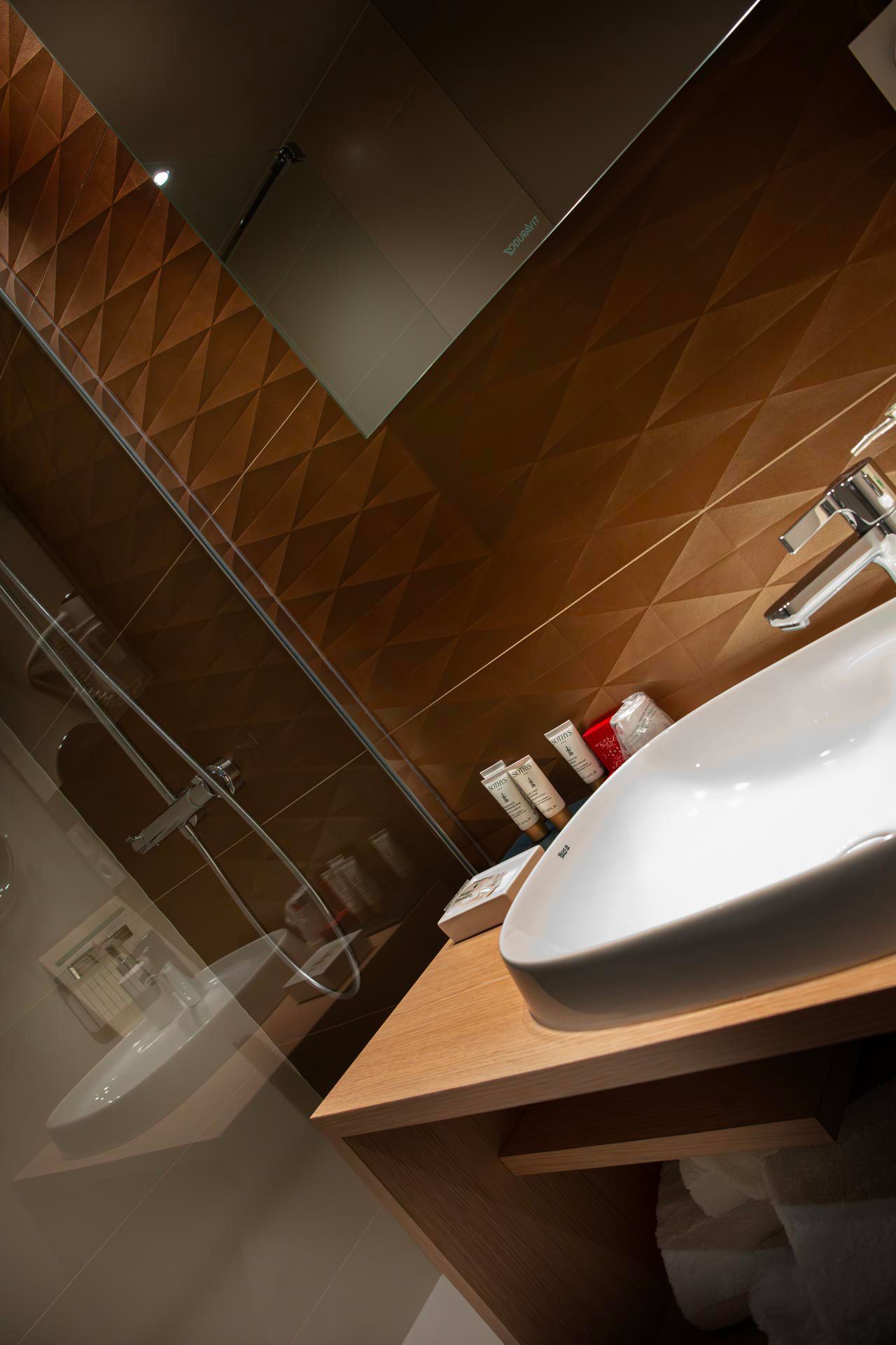 Salle de bain de la chambre Savane proposée à l'hôtel restaurant situe en Val de Loire