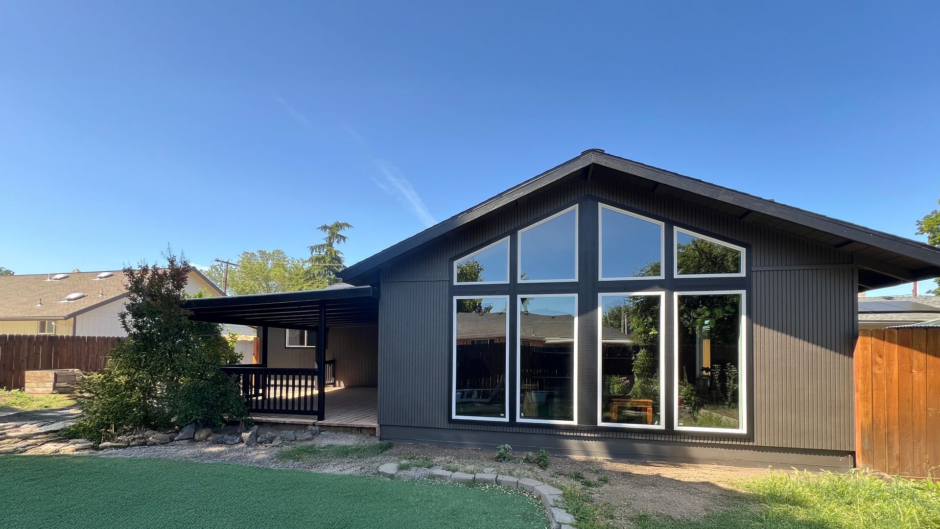 The side of a home with new exterior paint in Central Point, Oregon 