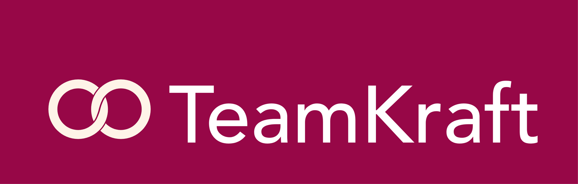 TeamKraft-logotyp med överlappande cirklar och text i vitt på en vinröd bakgrund.