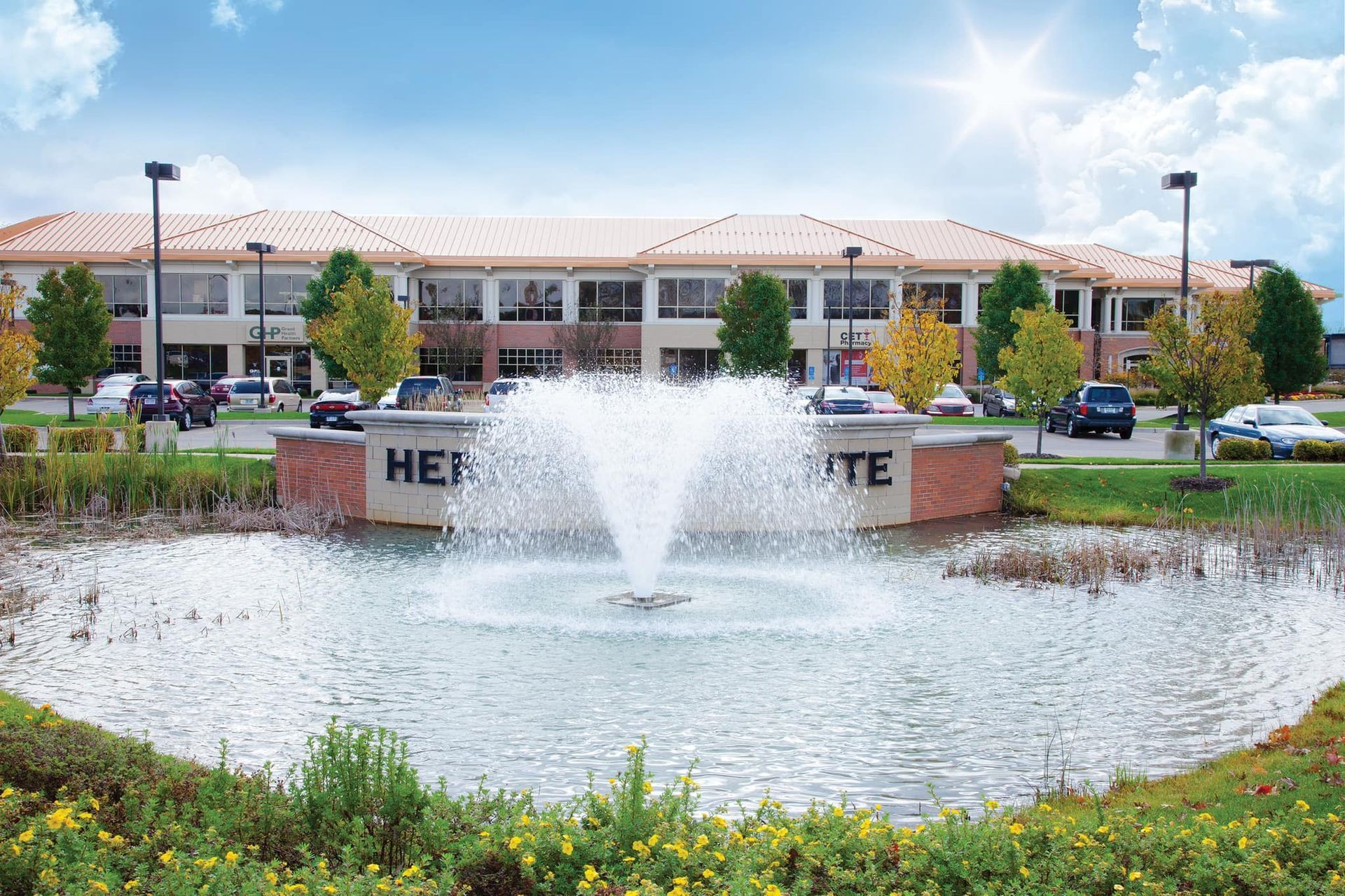 A fountain in front of a building that says heb