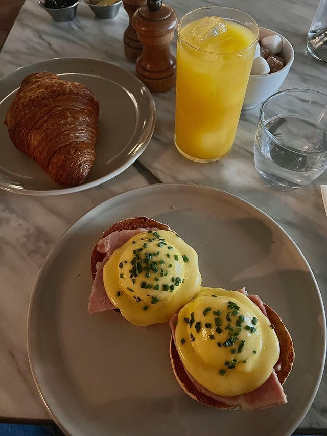Eggs Benedict