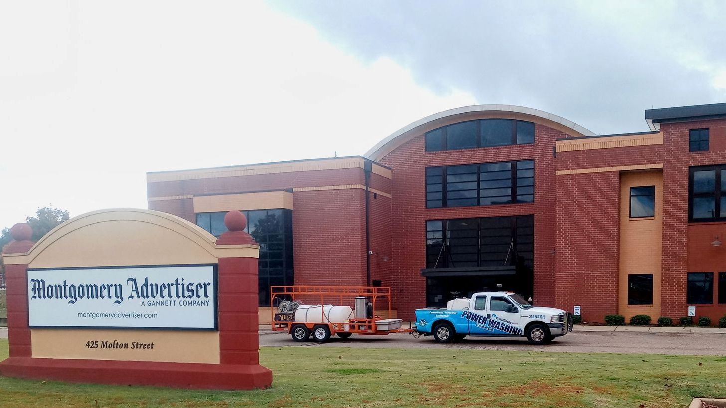 A large brick building with a sign that says temporary advertiser