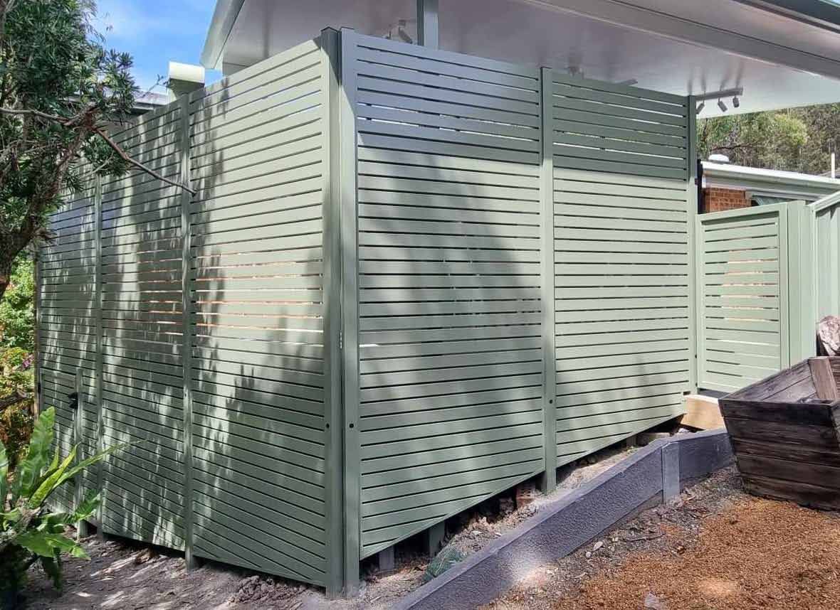 Green Side Closed Gate Fence — Decorative Aluminium Works In Cardiff, NSW