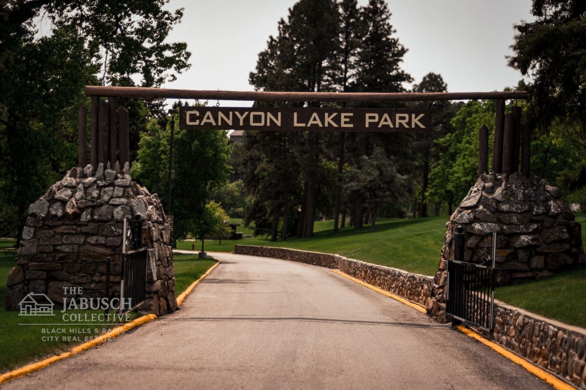 Canyon Lake Park overhang sign 