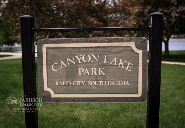 Canyon Lake SD green sign