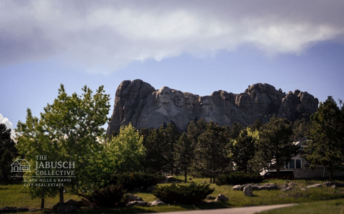 Things to do near Mt Rushmore that are in the picture