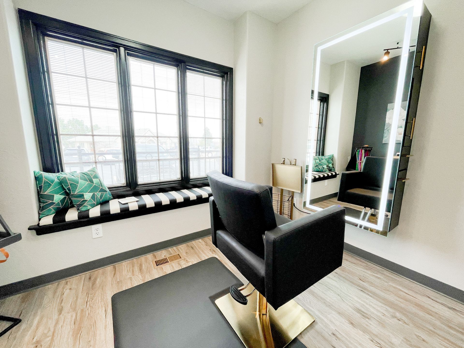 Glow Dry Bar, Hair Stylist, Greeley Colorado, Inside