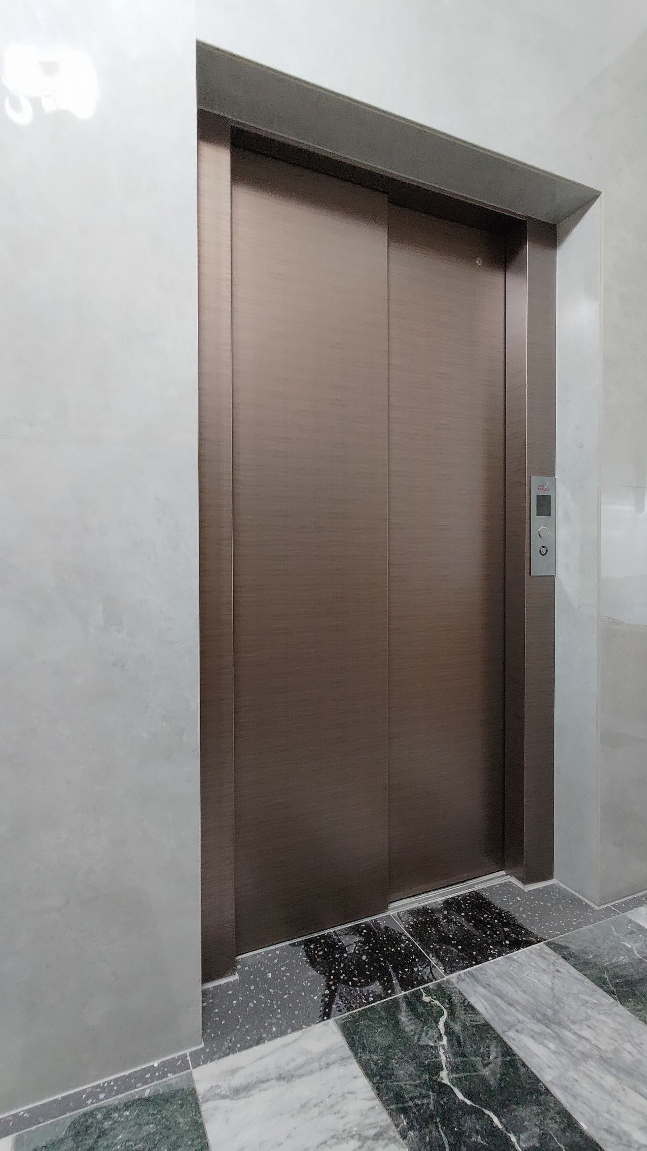 文賢路陳公館電梯門框縫補