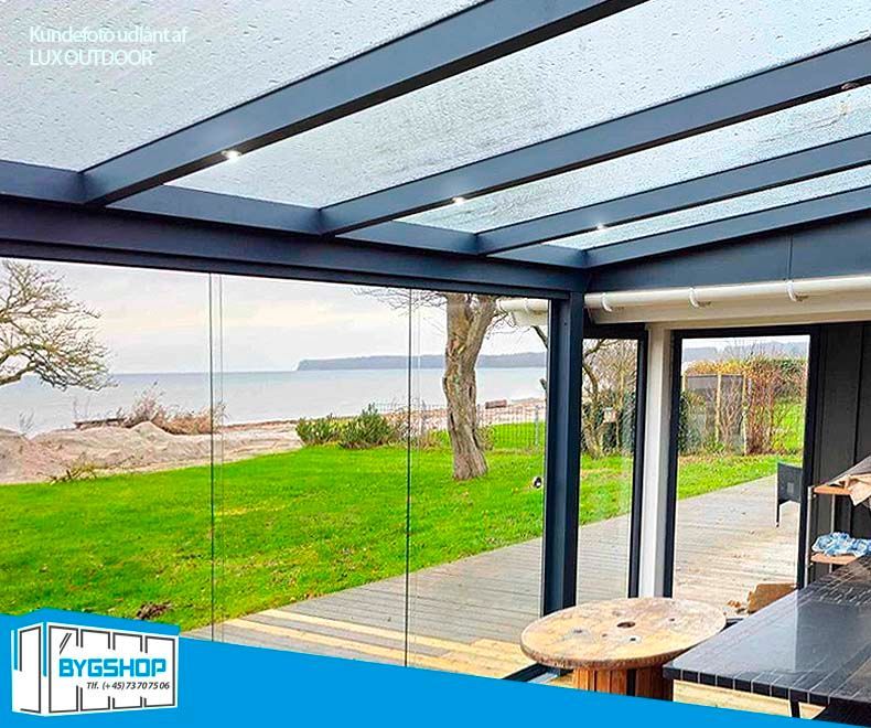Overdækning til udestue og rammeløse skydedøre