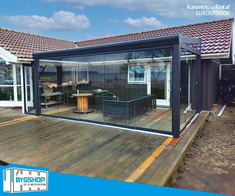 Topline overdækning. 8mm glastag. Set fra siden. Kundefoto: Lux outdoor.