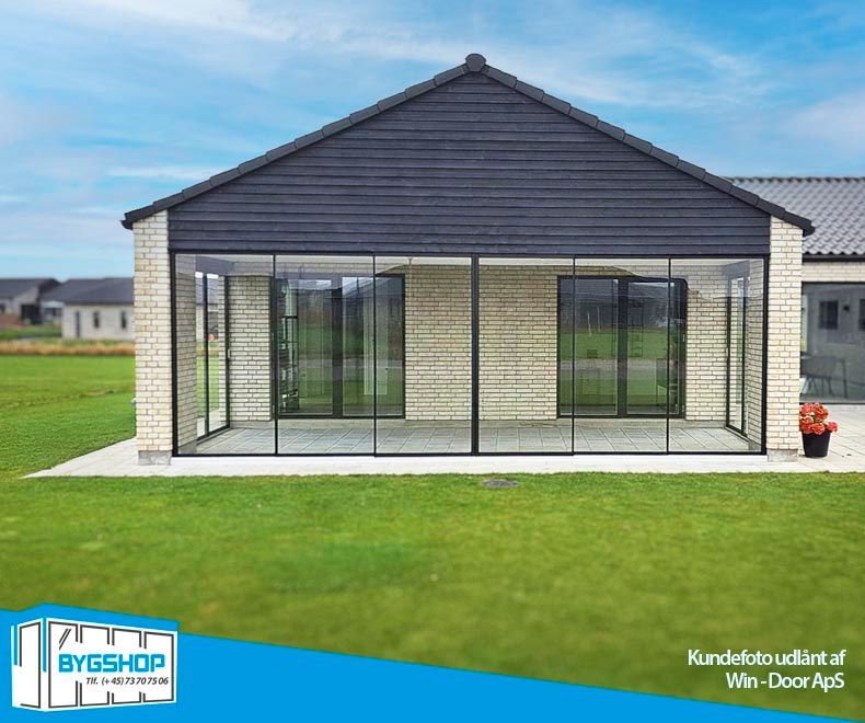Udestue med BS-skydedøre. Skydedøre i aluminium og 6mm glas.