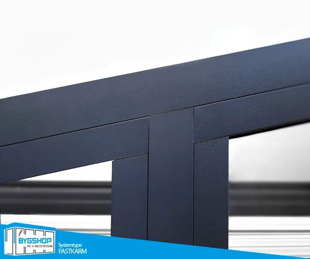 Detaljefoto af samling på en fastkarm.