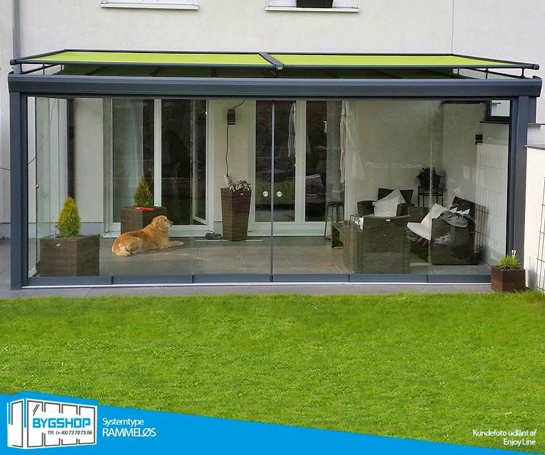 Uisoleret udestue med rammeløse skydedøre, Her monteret af Enjoyline i Holland.