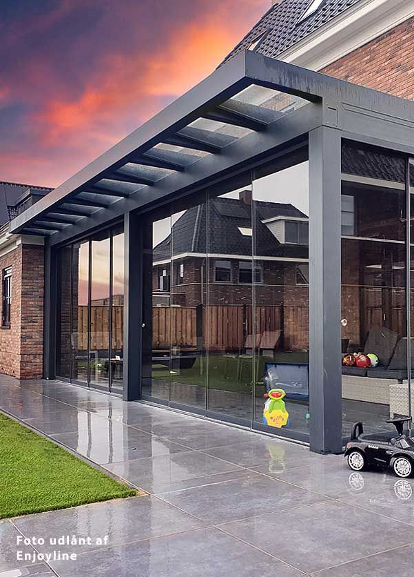 Udestue m. rammeløse skydedøre. Foto: Enjoyline