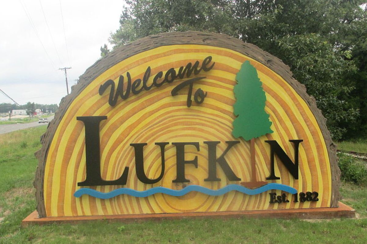 Lufkin, TX Welcome Sign