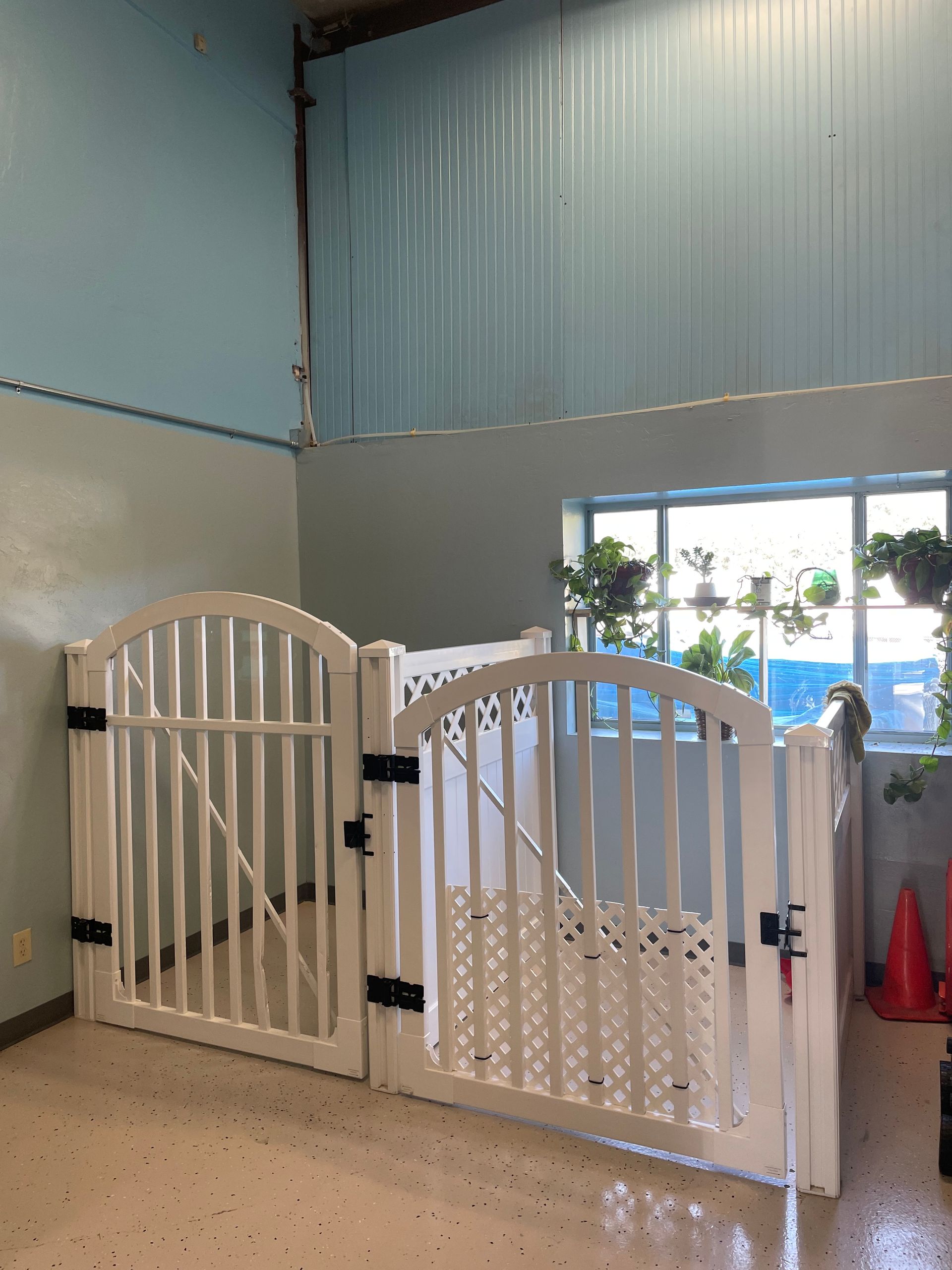 white gate finishing area for groomed pets