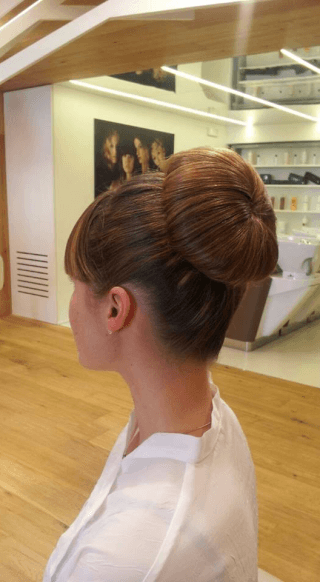 Acconciatura elegante da cerimonia