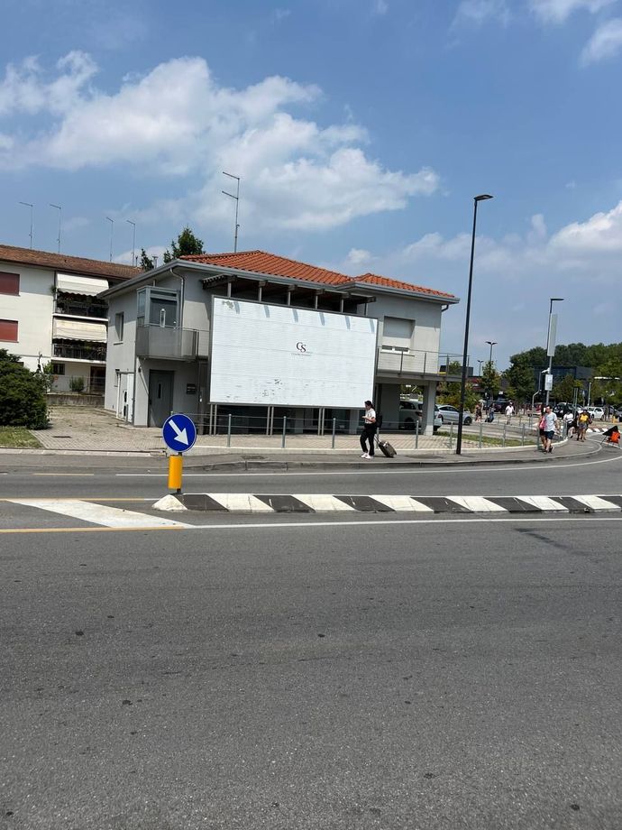 Esterno della sede HairAid di Treviso: centro tricologico per la cura dei capelli
