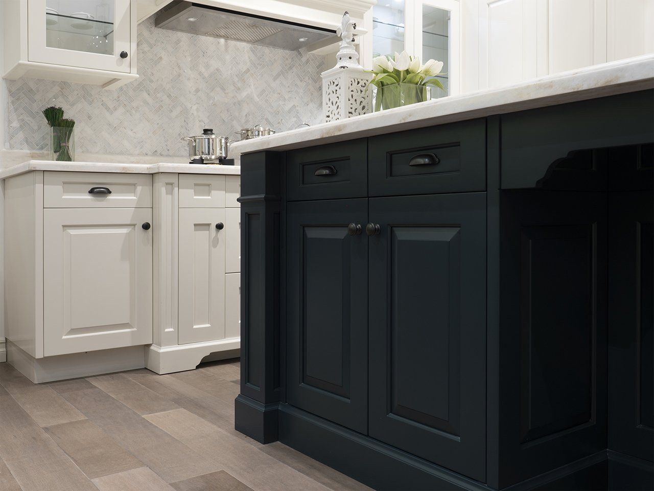 Black and white kitchen cabinets