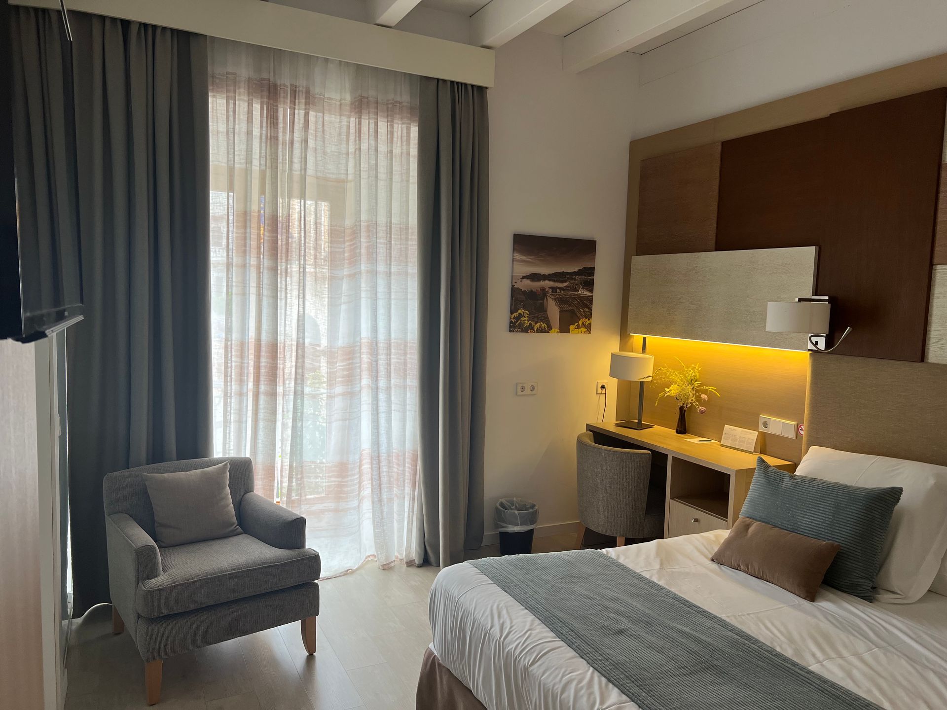 habitación superior planta 1 ventana tipo puerta