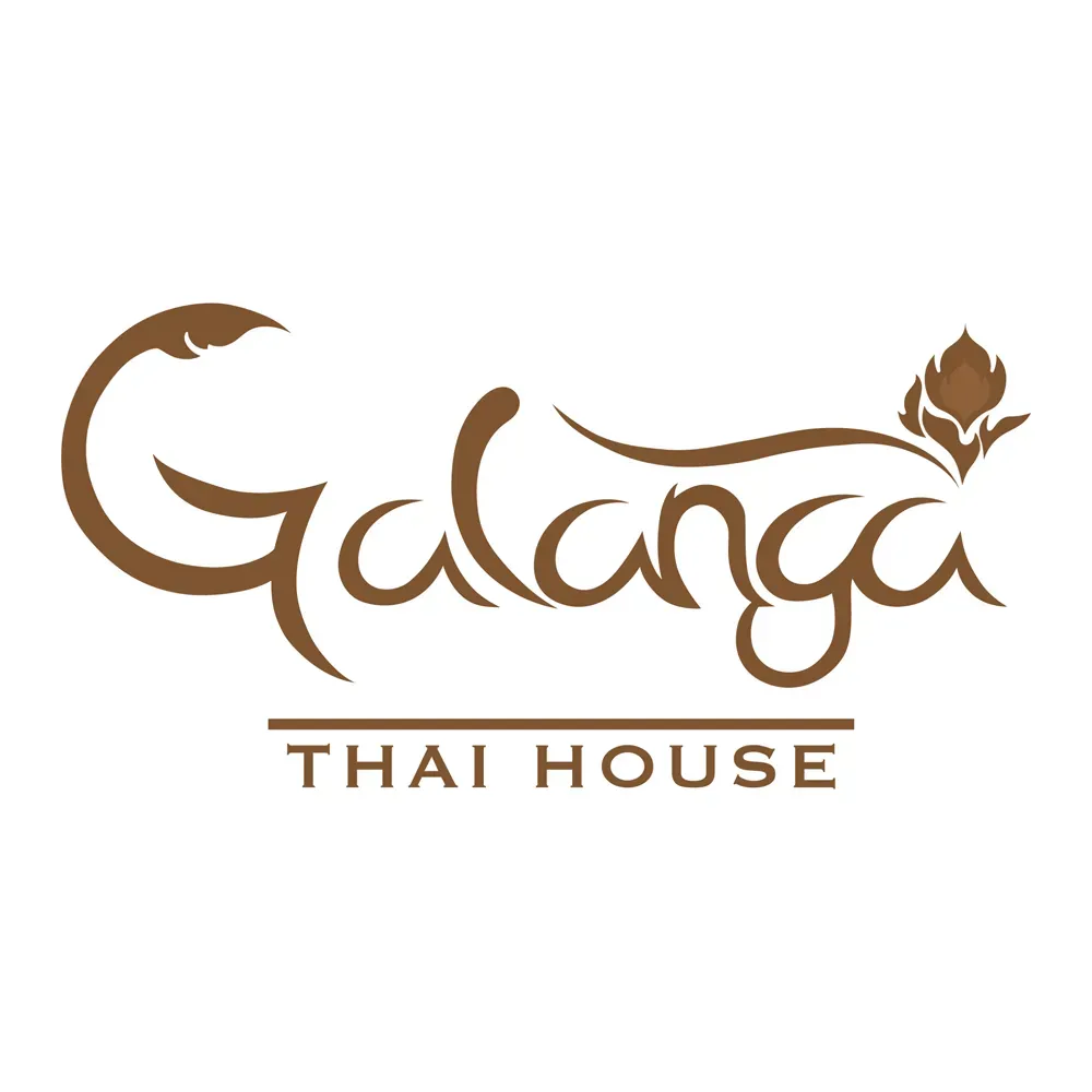 Logotipo de Galanga Thai House en color marrón: descuento con Vinos Maxia