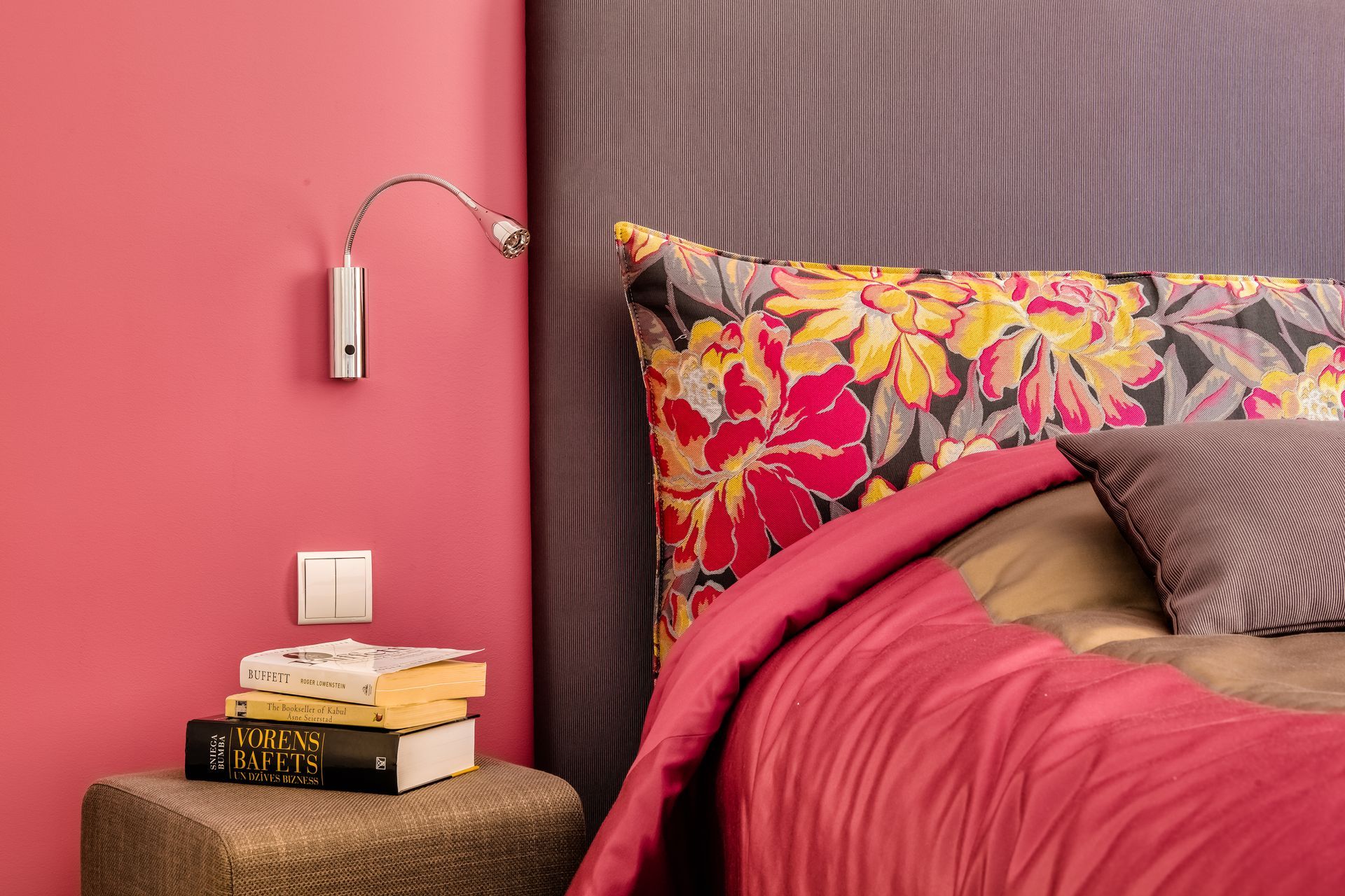 Dzīvokļa interjera dizains. Guļamistabas interjera dizains. Košs un pārliecinošs