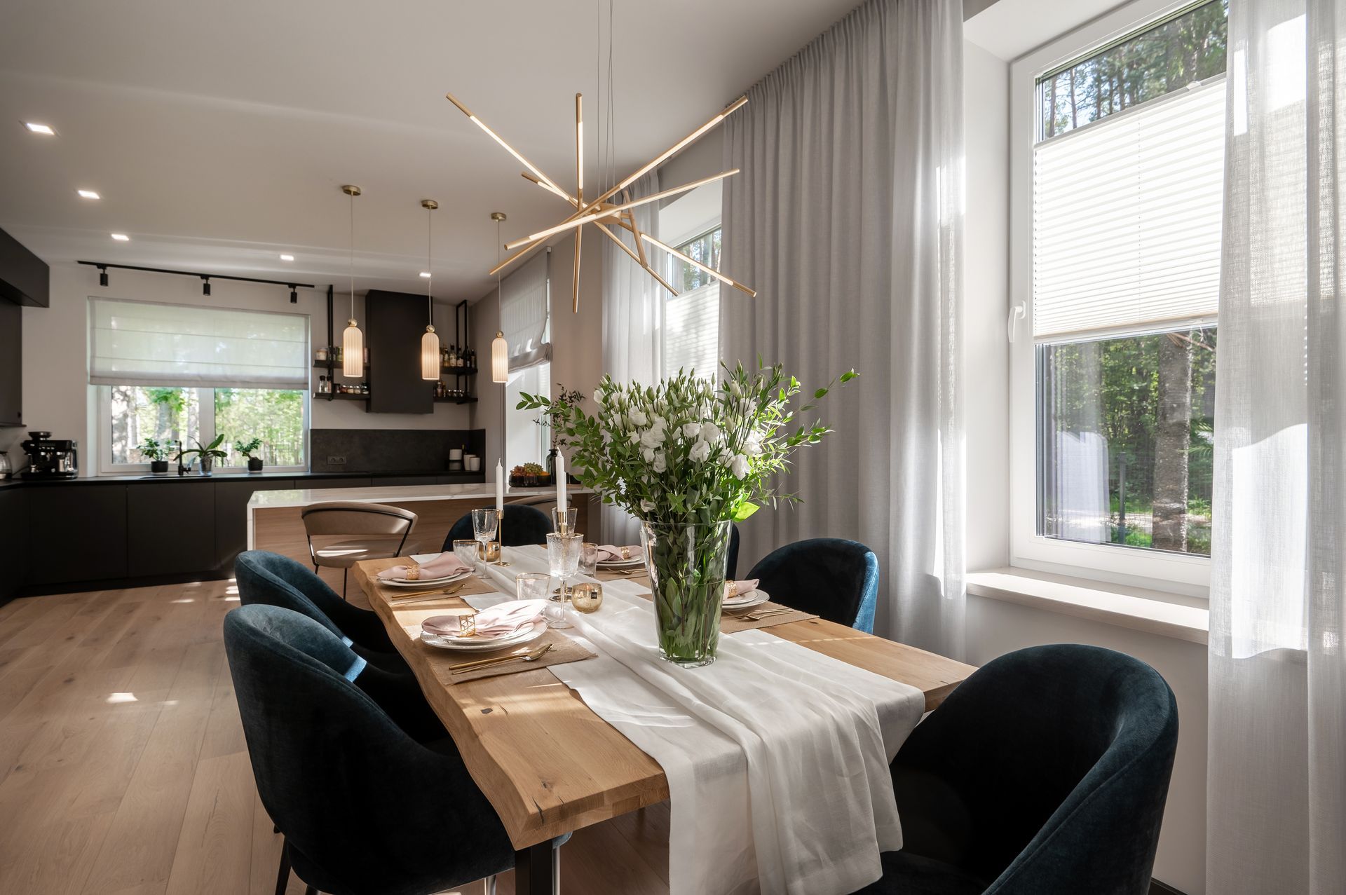 Mājas interjera dizains. Ēdamzona