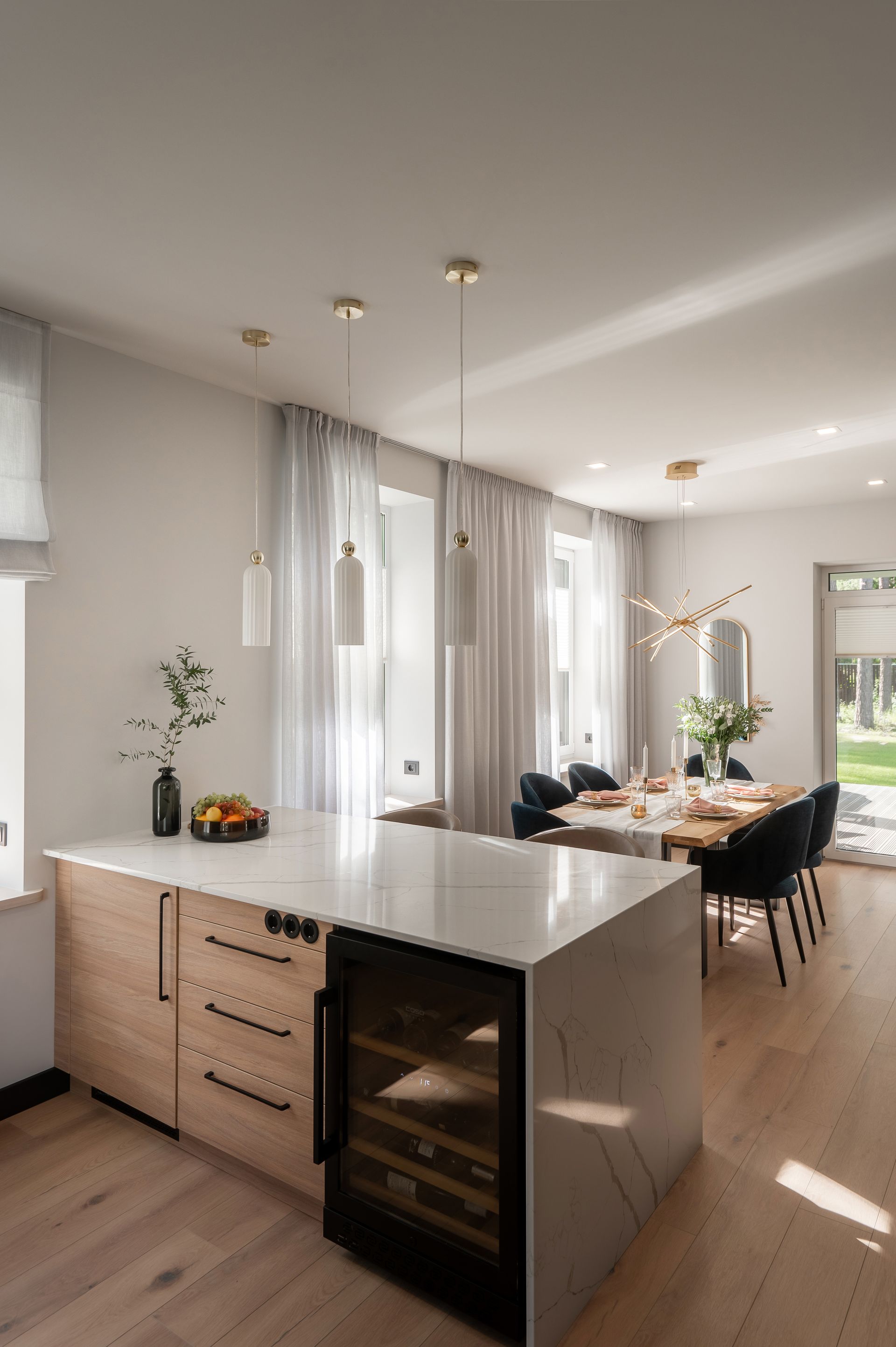 Mājas interjera dizains. Ēdamzona