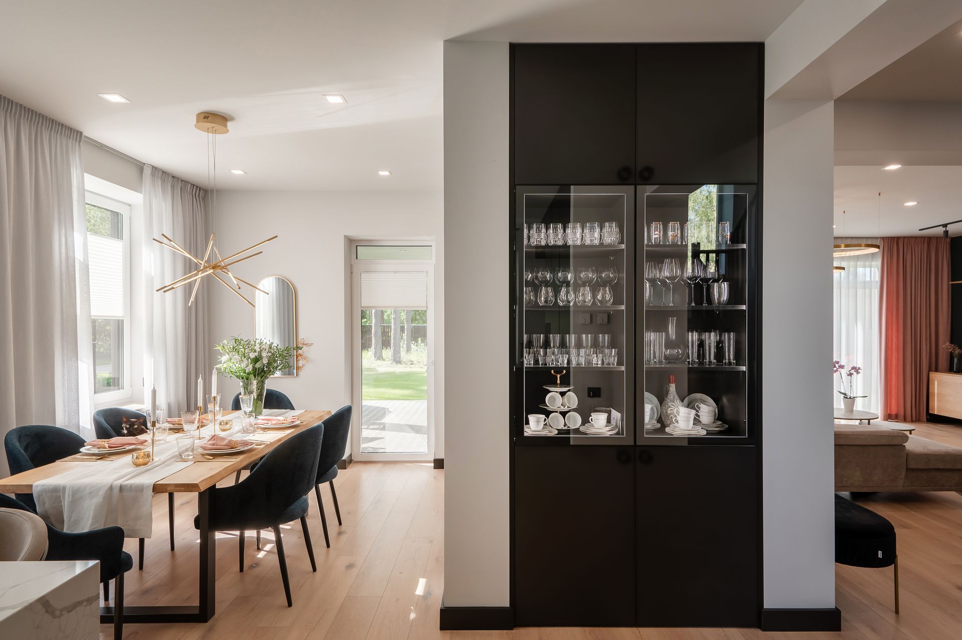 Mājas interjera dizains. Ēdamzona