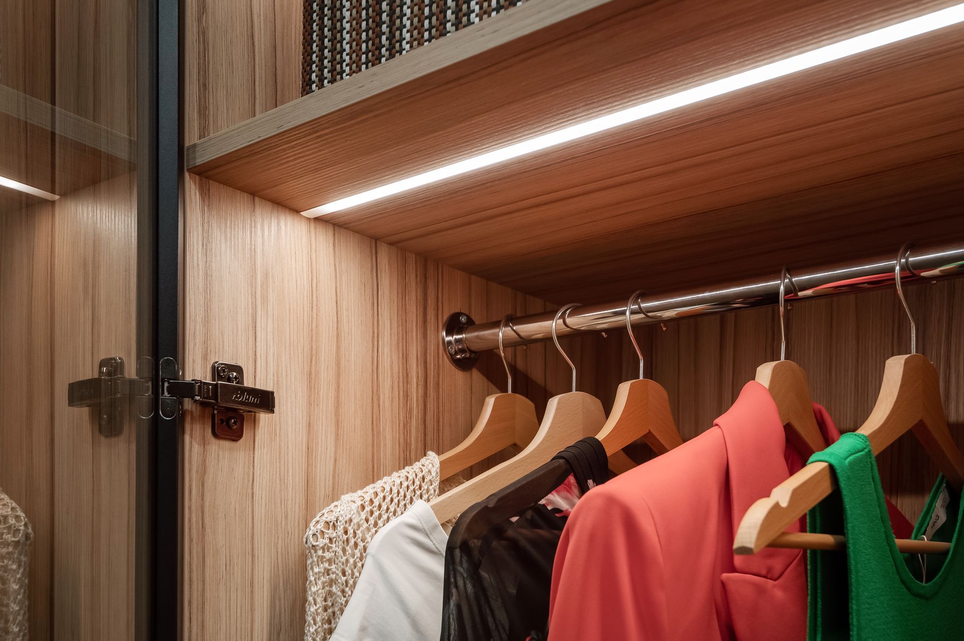 Mājas interjera dizains. Garderobe. Detaļas