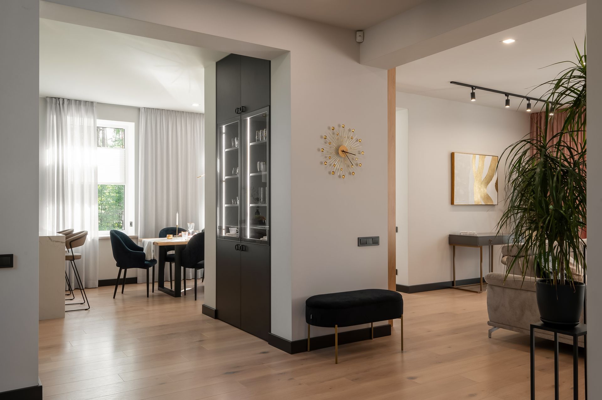 Mājas interjera dizains. Dzīvojamā istaba