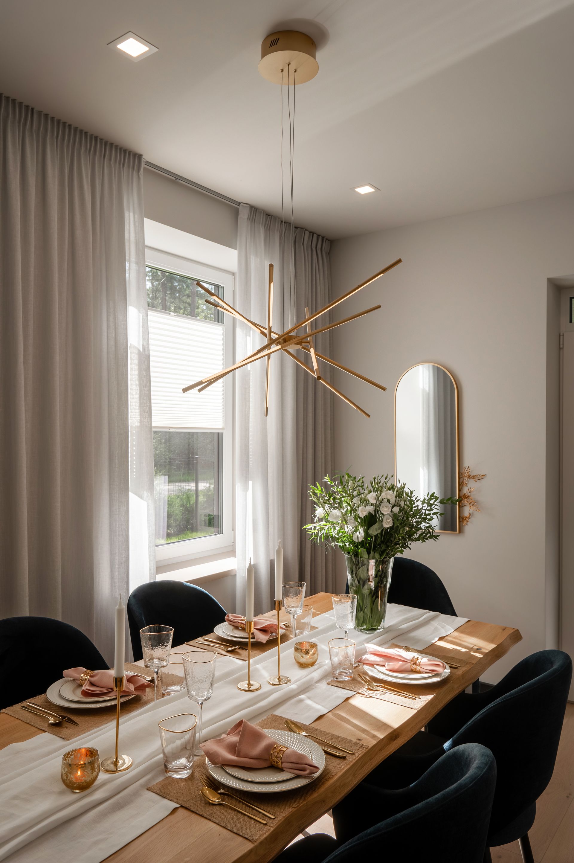 Mājas interjera dizains. Ēdamzona