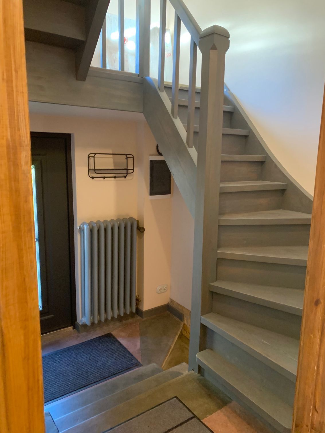 Priekštelpa un kāpnes. Interjera dizains.