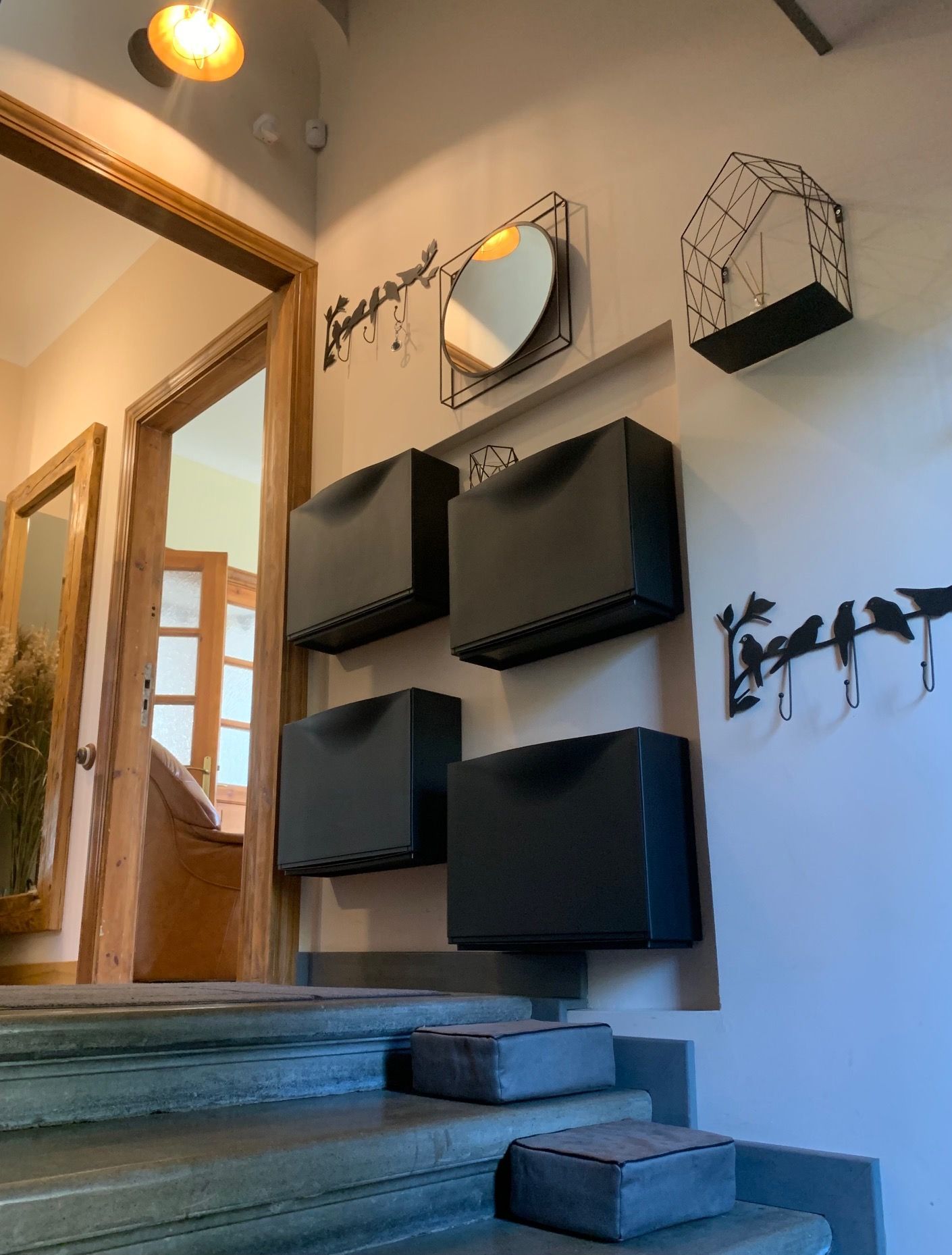 Priekštelpa un kāpnes. Interjera dizains.