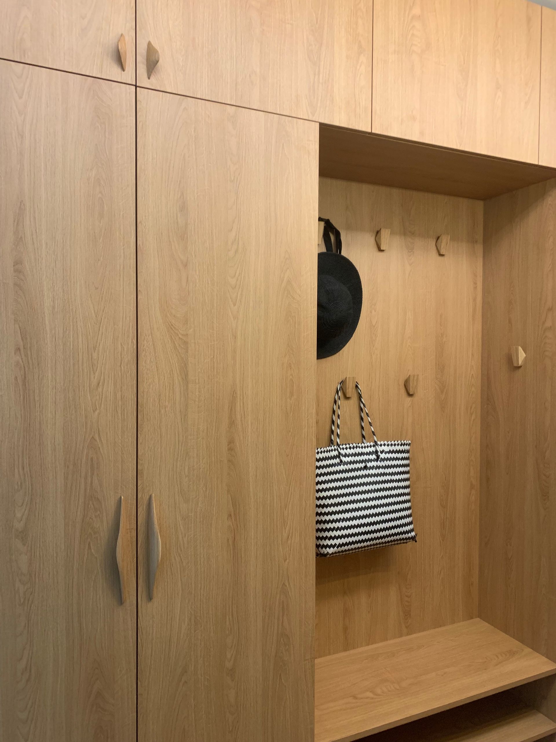 Dzīvokļa interjera dizains. Koridora interjers. Detaļas.