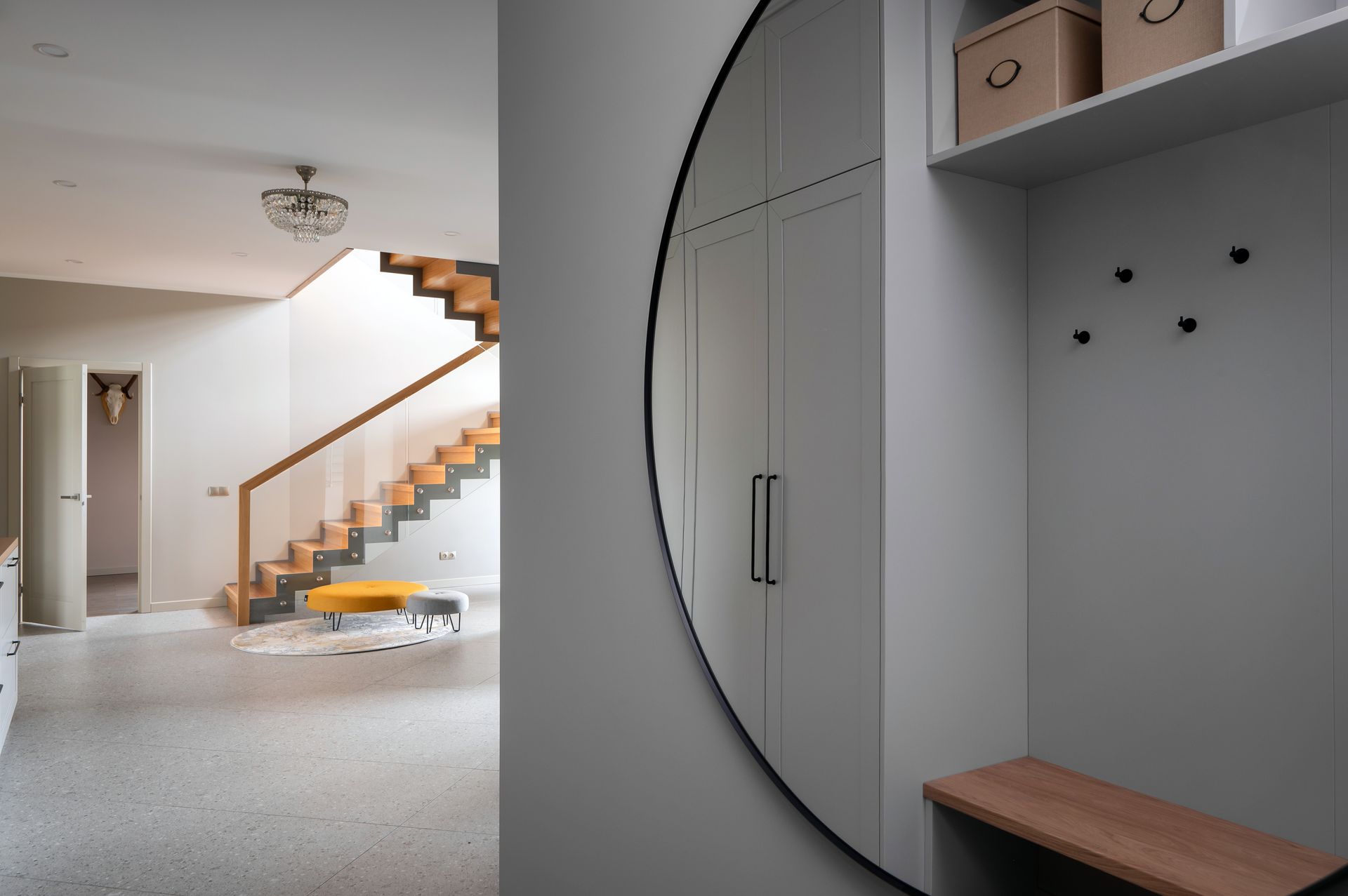 Mājas interjera dizains. Kāpnes