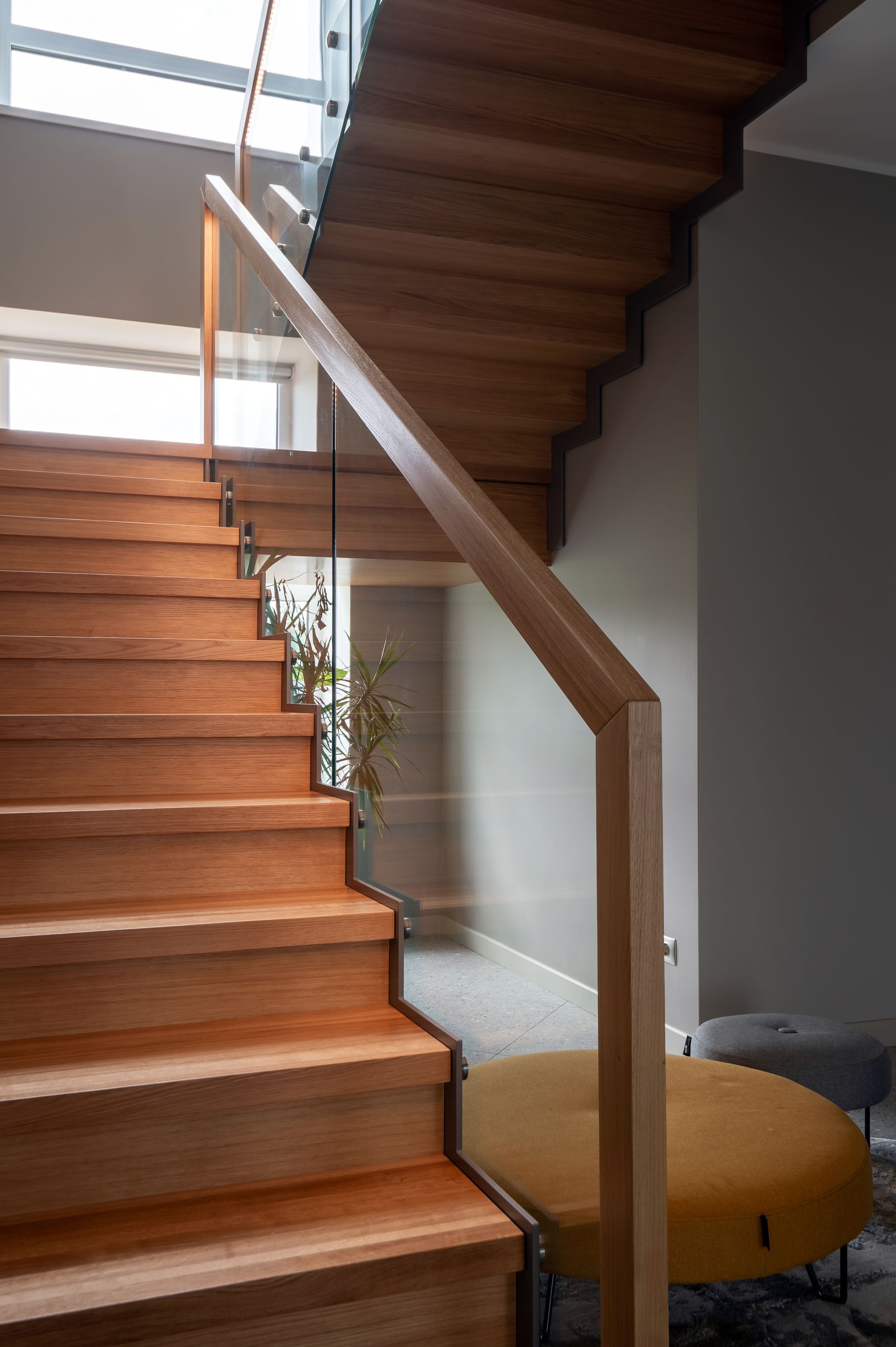 Mājas interjera dizains. Kāpnes