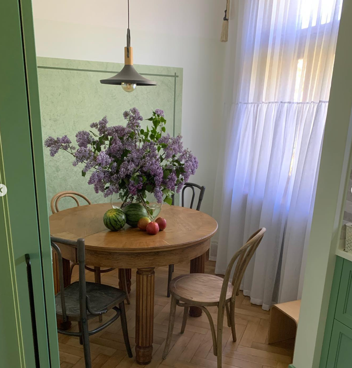 Virtuves interjera dizains. Ēdamzona.