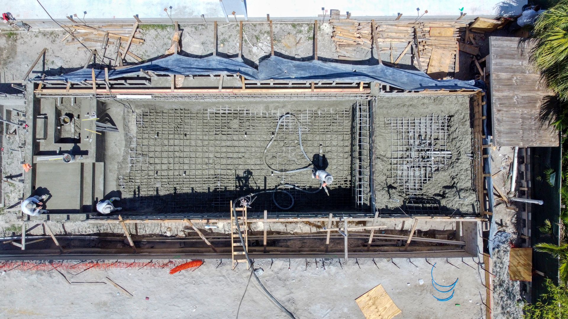 An aerial view of a building under construction.