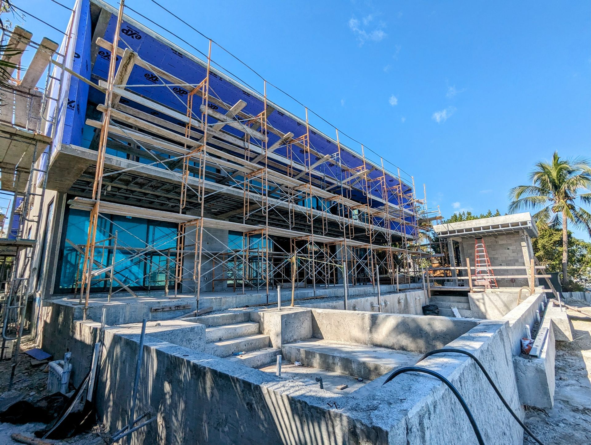 A large building is being built with scaffolding around it.