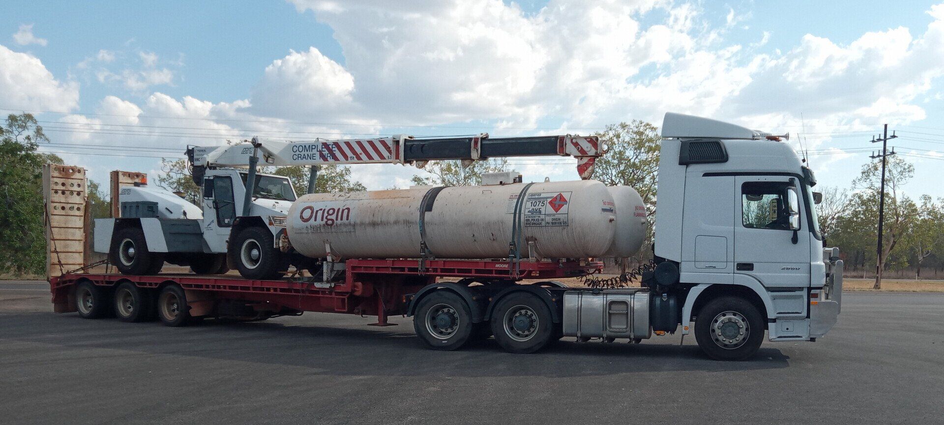 Complete Crane Hire crane trucks — Complete Crane Hire (NT) Pty Ltd in Pinelands, NT